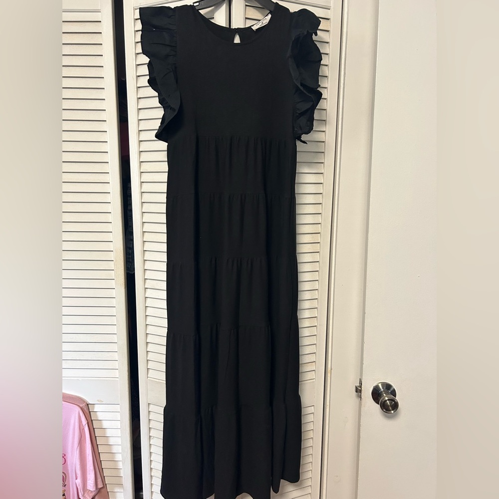 Zenana size medium 
Black, Tiered Maxi Dress